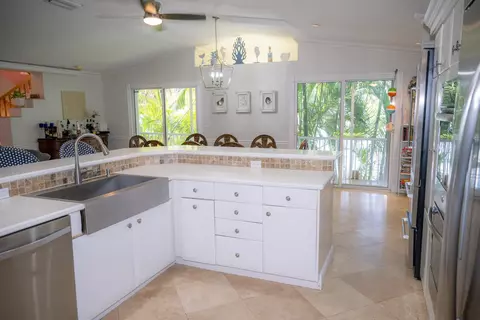 Kitchen - 464 Lime Dr, Key Largo, FL 33037 photo 4 of 6