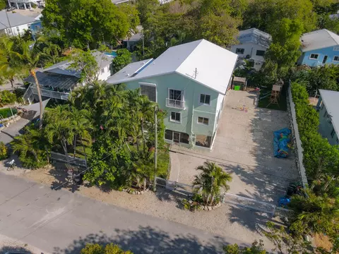 View/Area - 464 Lime Dr, Key Largo, FL 33037 photo 1 of 9