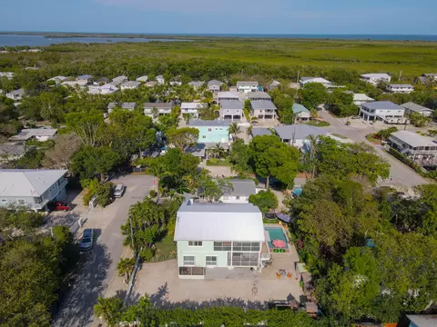 View/Area - 464 Lime Dr, Key Largo, FL 33037 photo 4 of 9