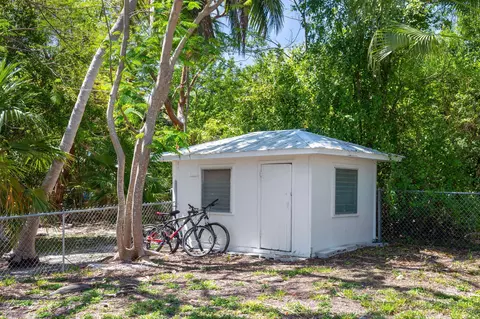 Exterior - 7563 Gulfstream Blvd, Marathon, FL 33050 photo 5 of 5