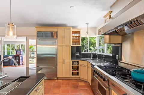 Kitchen - 7563 Gulfstream Blvd, Marathon, FL 33050 photo 4 of 7