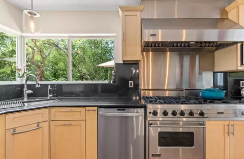 Kitchen - 7563 Gulfstream Blvd, Marathon, FL 33050 photo 7 of 7