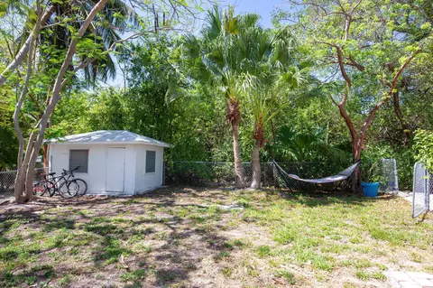 Exterior - 7563 Gulfstream Blvd, Marathon, FL 33050 photo 3 of 5