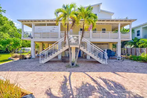 894 Ellen Dr, Key Largo, FL 33037