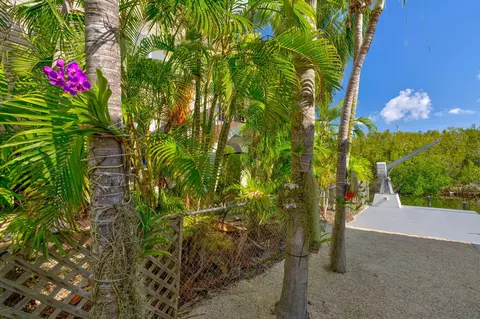 Exterior - 29025 Geranium Dr, Big Pine Key, FL 33043 photo 9 of 12