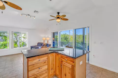 Kitchen - 29025 Geranium Dr, Big Pine Key, FL 33043 photo 4 of 5
