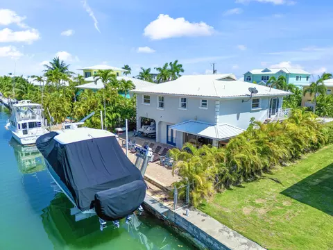 229 E Caribbean Dr, Summerland Key, FL 33042 photo 2