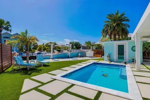 202 Pueblo St, Tavernier, FL 33070