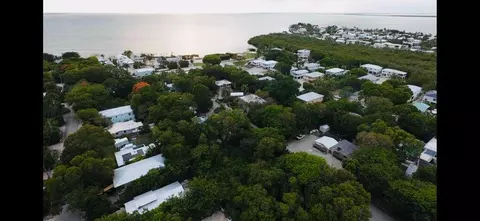 31 Dolphin Rd, Key Largo, FL 33037