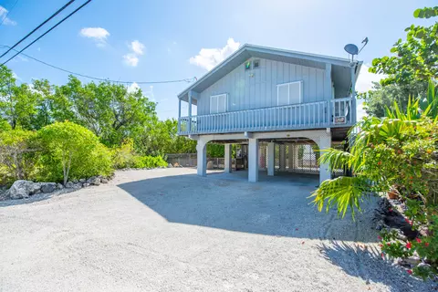 681 W Indies Dr, Ramrod Key, FL 33042