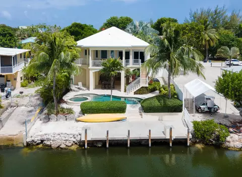 275 Azalea St, Tavernier, FL 33070