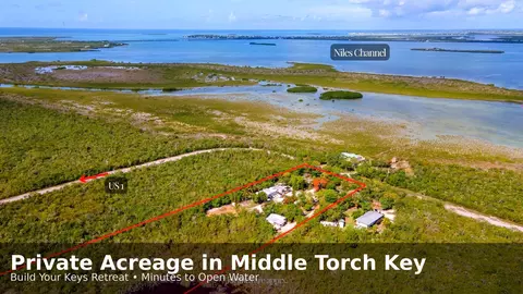 2231 Middle Torch Rd, Middle Torch Key, FL 33042