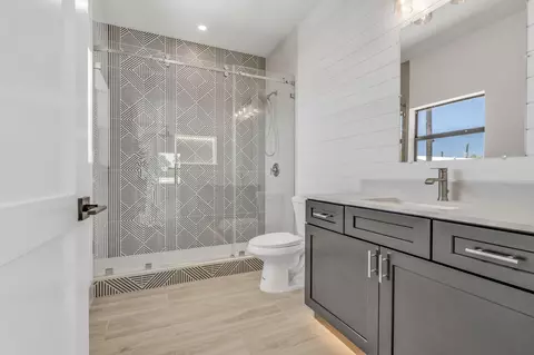 Bath - 708 82nd Street Ocean Street Ocean Street Ocean, Marathon, FL 33050 photo 1 of 7