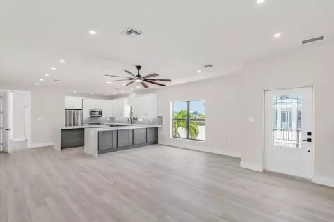Living - 708 82nd Street Ocean Street Ocean Street Ocean, Marathon, FL 33050 photo 3 of 4