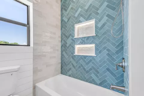 Bath - 708 82nd Street Ocean Street Ocean Street Ocean, Marathon, FL 33050 photo 7 of 7