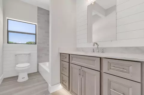 Bath - 708 82nd Street Ocean Street Ocean Street Ocean, Marathon, FL 33050 photo 6 of 7