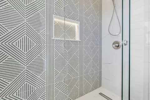 Bath - 708 82nd Street Ocean Street Ocean Street Ocean, Marathon, FL 33050 photo 3 of 7