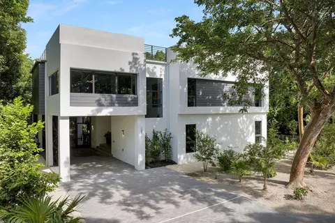 107 Point Pleasant Dr, Key Largo, FL 33037