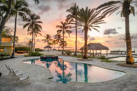 36 Sunset Rd, Key Largo, FL 33037