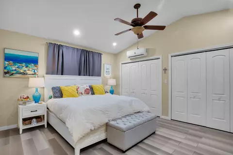 Bedroom - 1041 Gibraltar Rd, Key Largo, FL 33037 photo 8 of 10