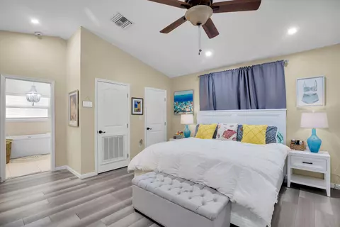 Bedroom - 1041 Gibraltar Rd, Key Largo, FL 33037 photo 9 of 10