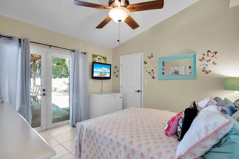 Bedroom - 1041 Gibraltar Rd, Key Largo, FL 33037 photo 1 of 10