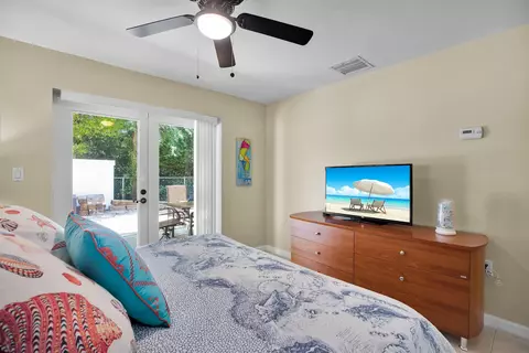 Bedroom - 1041 Gibraltar Rd, Key Largo, FL 33037 photo 7 of 10