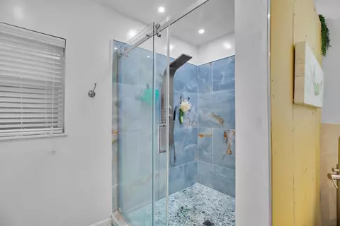 Bath - 1041 Gibraltar Rd, Key Largo, FL 33037 photo 4 of 5