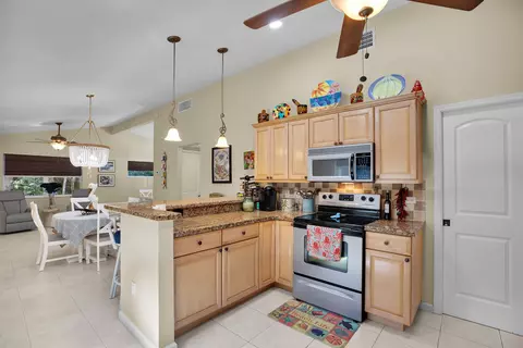 Kitchen - 1041 Gibraltar Rd, Key Largo, FL 33037 photo 2 of 2