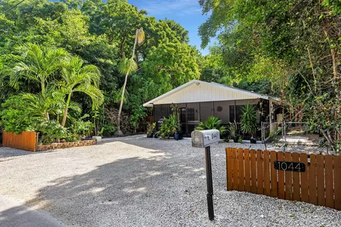 1044 Gibraltar Rd, Key Largo, FL 33037