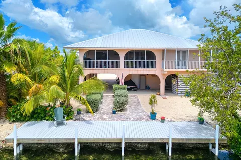 17144 Coral Dr, Sugarloaf Key, FL 33042