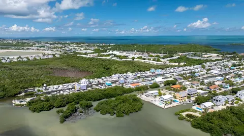 View/Area - 840 62nd Street Ocean St, Marathon, FL 33050 photo 12 of 17