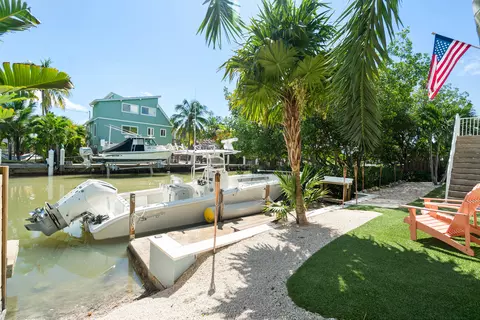Exterior - 840 62nd Street Ocean St, Marathon, FL 33050 photo 9 of 16