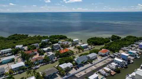View/Area - 840 62nd Street Ocean St, Marathon, FL 33050 photo 15 of 17