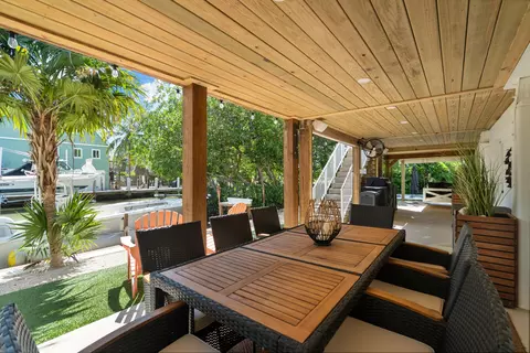 Exterior - 840 62nd Street Ocean St, Marathon, FL 33050 photo 8 of 16