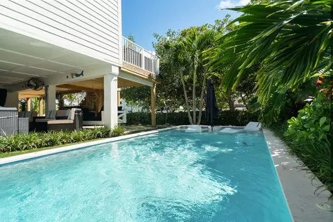Exterior - 840 62nd Street Ocean St, Marathon, FL 33050 photo 2 of 16