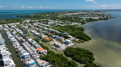 View/Area - 840 62nd Street Ocean St, Marathon, FL 33050 photo 14 of 17