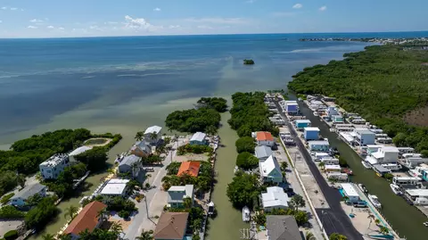 View/Area - 840 62nd Street Ocean St, Marathon, FL 33050 photo 16 of 17