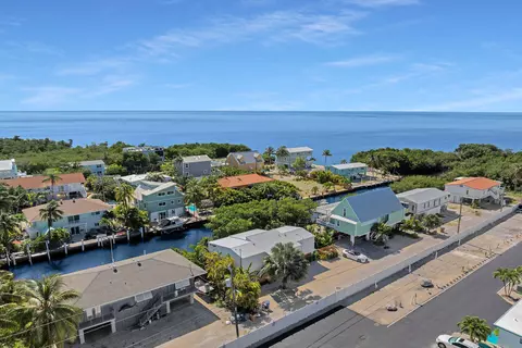 View/Area - 840 62nd Street Ocean St, Marathon, FL 33050 photo 3 of 17