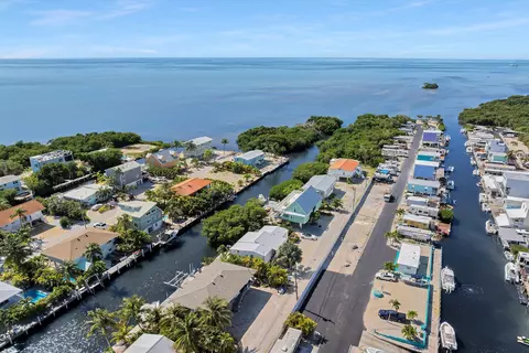 View/Area - 840 62nd Street Ocean St, Marathon, FL 33050 photo 4 of 17