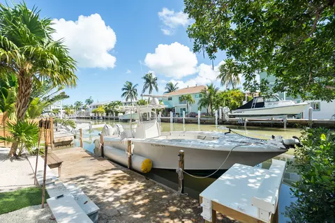 Exterior - 840 62nd Street Ocean St, Marathon, FL 33050 photo 10 of 16