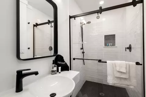 Bath - 840 62nd Street Ocean St, Marathon, FL 33050 photo 3 of 5