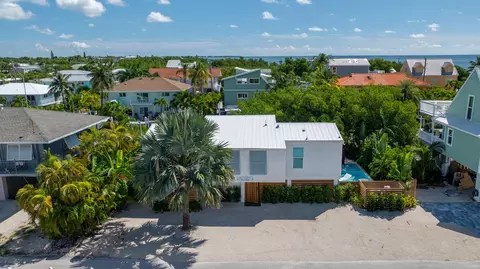 View/Area - 840 62nd Street Ocean St, Marathon, FL 33050 photo 2 of 17