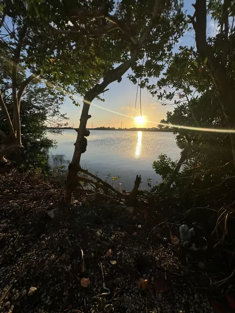 6 Beach Dr, Saddlebunch, FL 33040 photo 15
