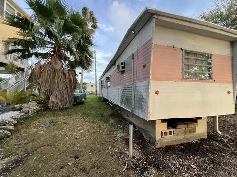 6 Beach Dr, Saddlebunch, FL 33040 photo 8