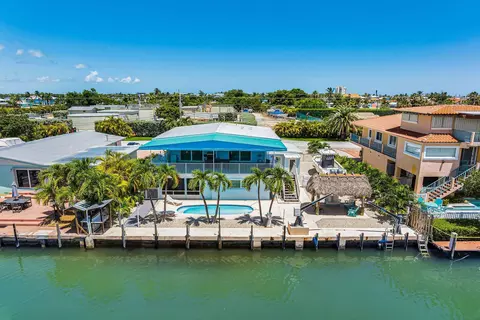 571 8th St #KEY colony, Key Colony Beach, FL 33051