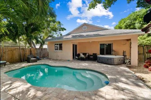 46 Snapper Ave, Key Largo, FL 33037