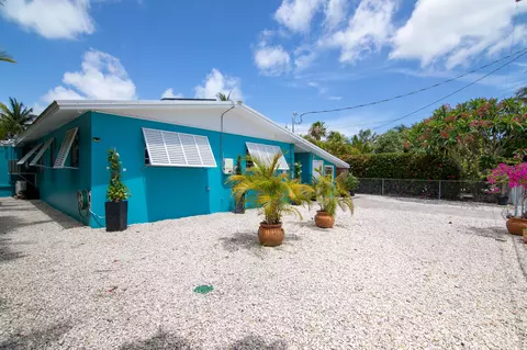 554 W Shore Dr, Summerland Key, FL 33042