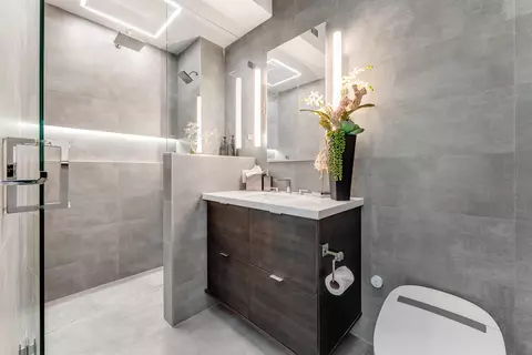 Bath - 115 Front St #101, Key West, FL 33040 photo 1 of 3