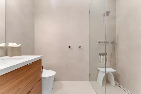 Bath - 115 Front St #101, Key West, FL 33040 photo 3 of 3